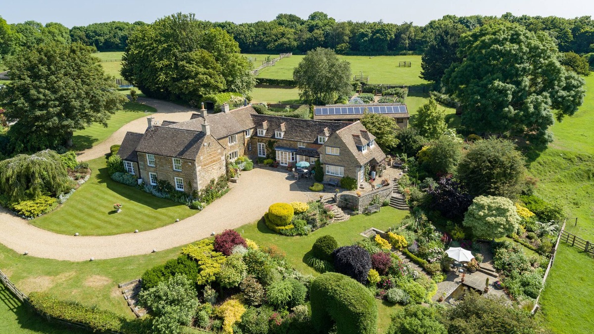 Manton Apartment | Garden Apartment 1 Bedroom Self Contained Apartment close to Rutland Water