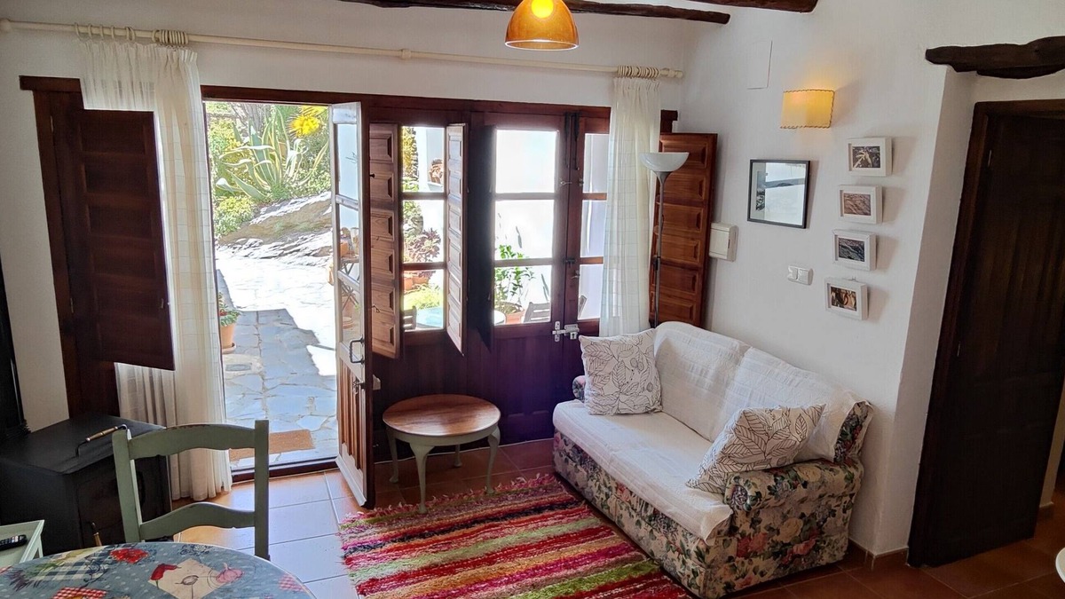 Portugos House | Garden apartment in the heart of the countryside, close to local villages.