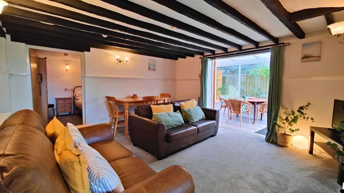 Shanklin Apartment | Garden Apartment- perfectly located