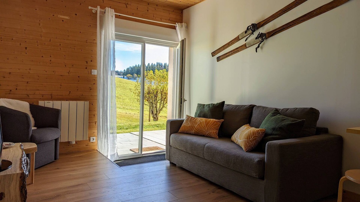 Paroisse des Monts de Bienne Condo | Garden apartment with terrace in the heart of nature