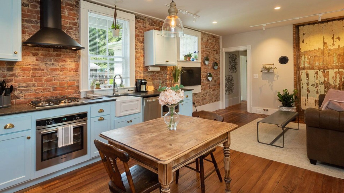 Martha Jefferson Apartment | Garden Apt |Lux Extended Stay in Downtown Belmont