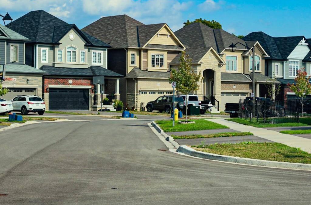 Brantford Apartment | Garden Ave Suite 3 Mins to Hwy 403