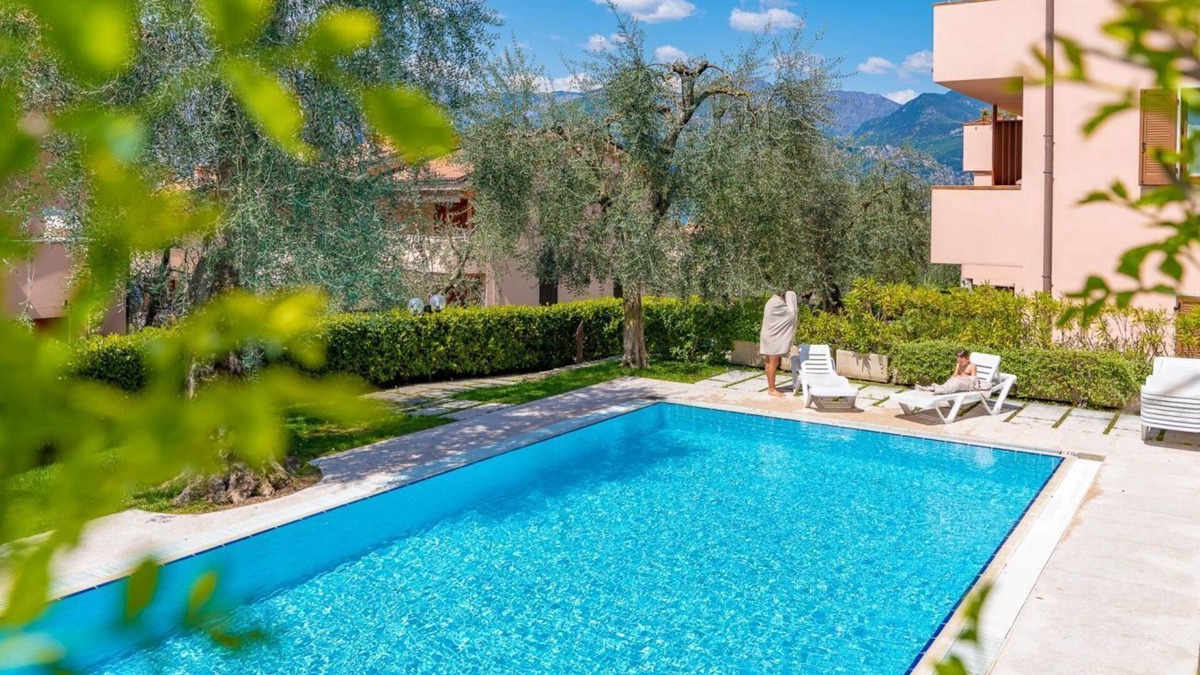 Assenza Apartment | Garden Beth's House
