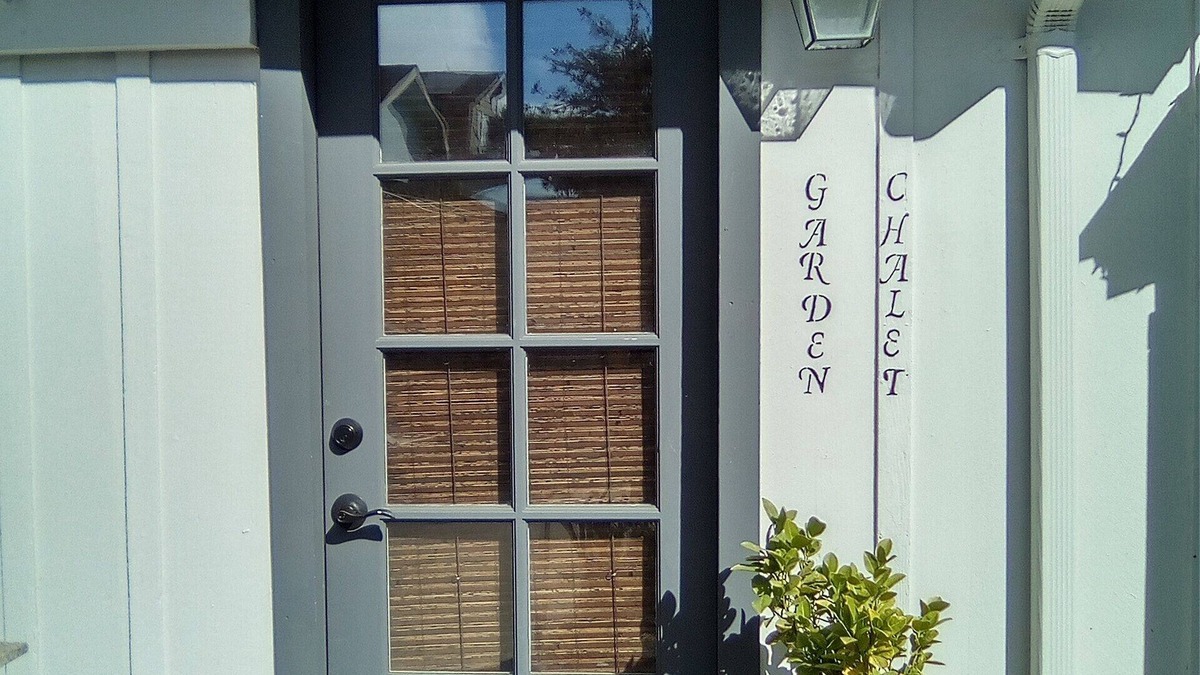 Salinas Cottage | Garden Chalet walking distance to Oldtown Salinas