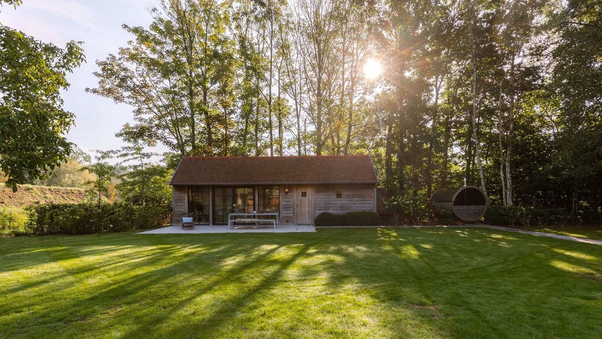 Oostkamp Ski Chalet | Garden chalet with wood sauna near Bruges