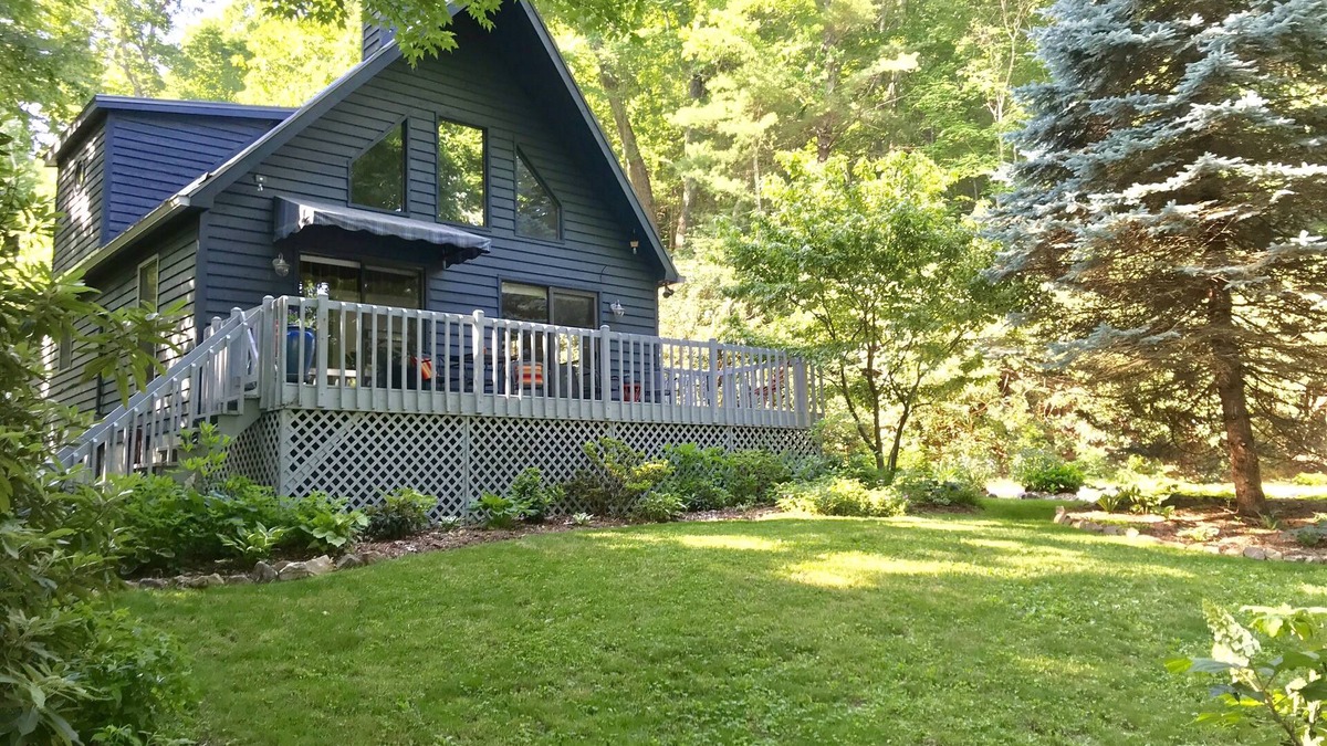 Asheville Cottage | Garden Cottage 2.5 Miles to Downtown With Private, Wooded Surroundings