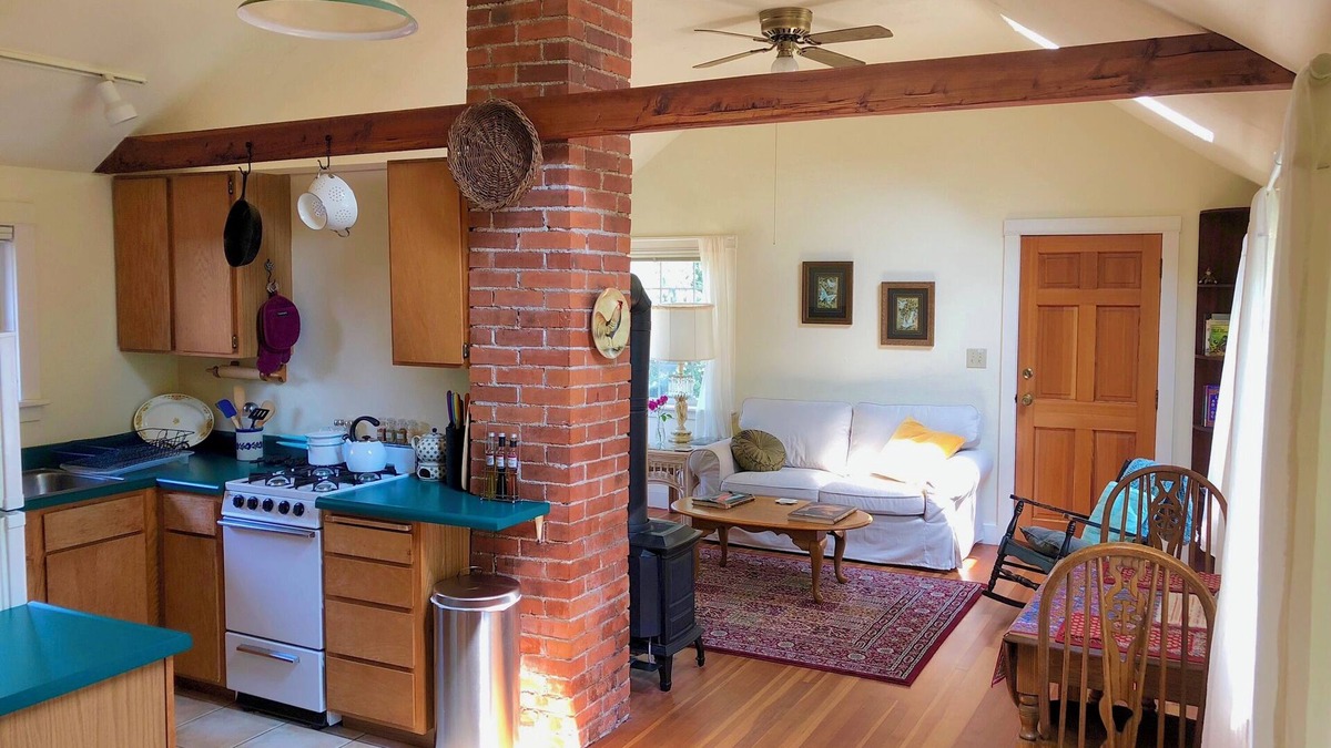 College Hill Cottage | Garden Cottage on College Hill