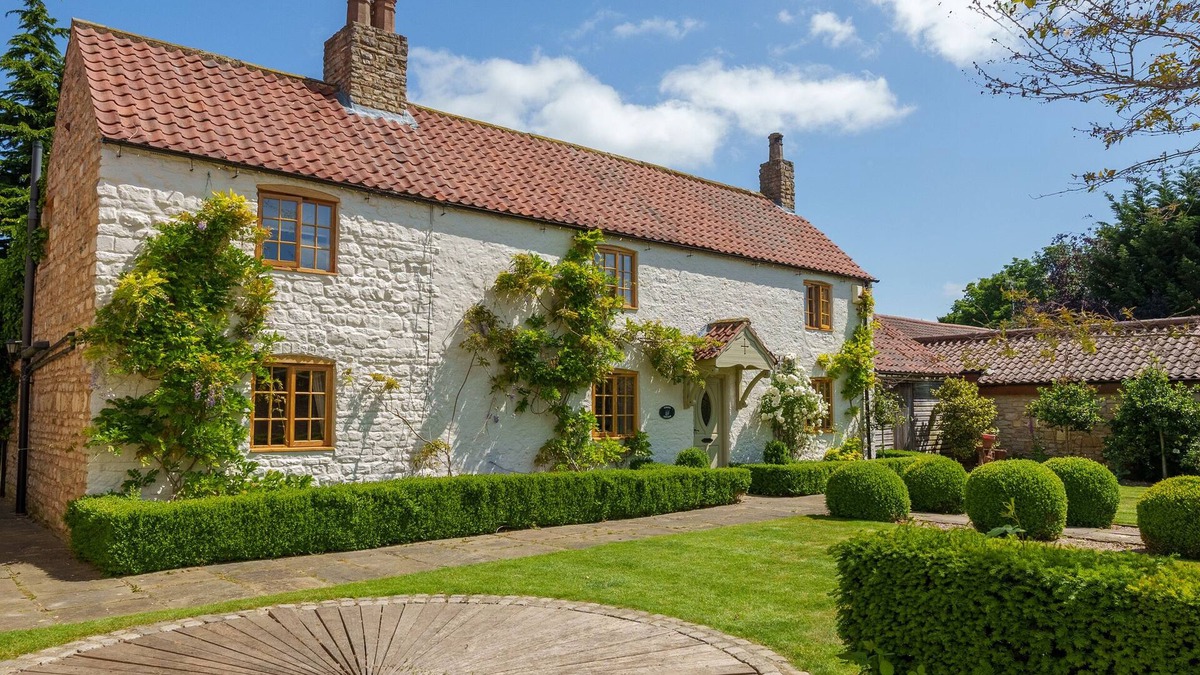 Loversall Cottage | GARDEN COTTAGE, pet friendly, character holiday cottage in Doncaster