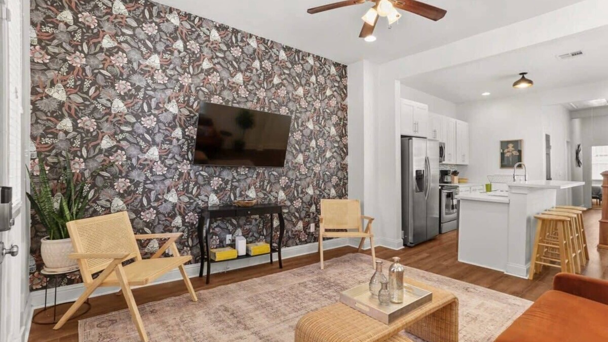 Saint Thomas Development Apartment | Garden District | Garage Parking |3 Beds+Workspace