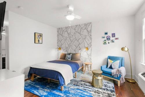 Touro Apartment | Garden District Studio Apartment - Gated Parking