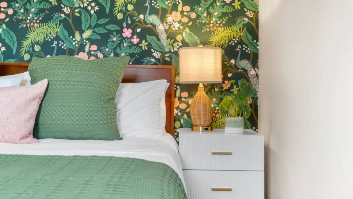 Beverly Apartment | Garden Getaway 2BR Minutes to Salem, Beach, and train to Boston!