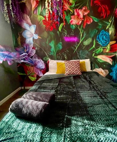 Poplar Apartment | Garden Hideaway Minutes to Fishtown