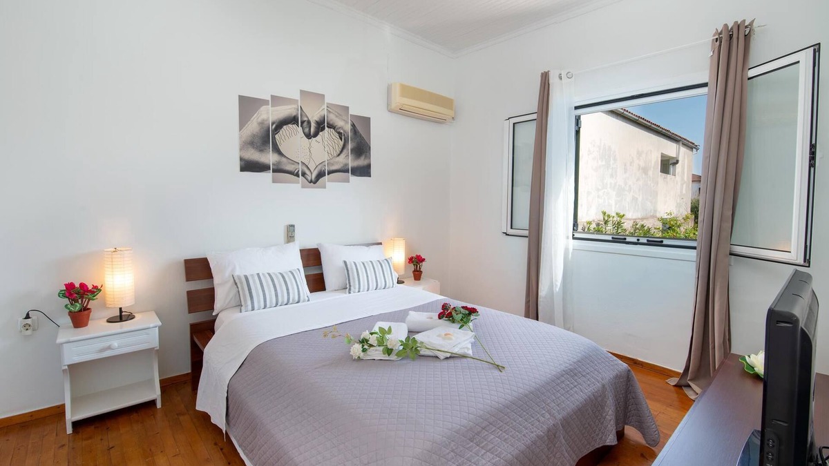 Gaios House | Garden home