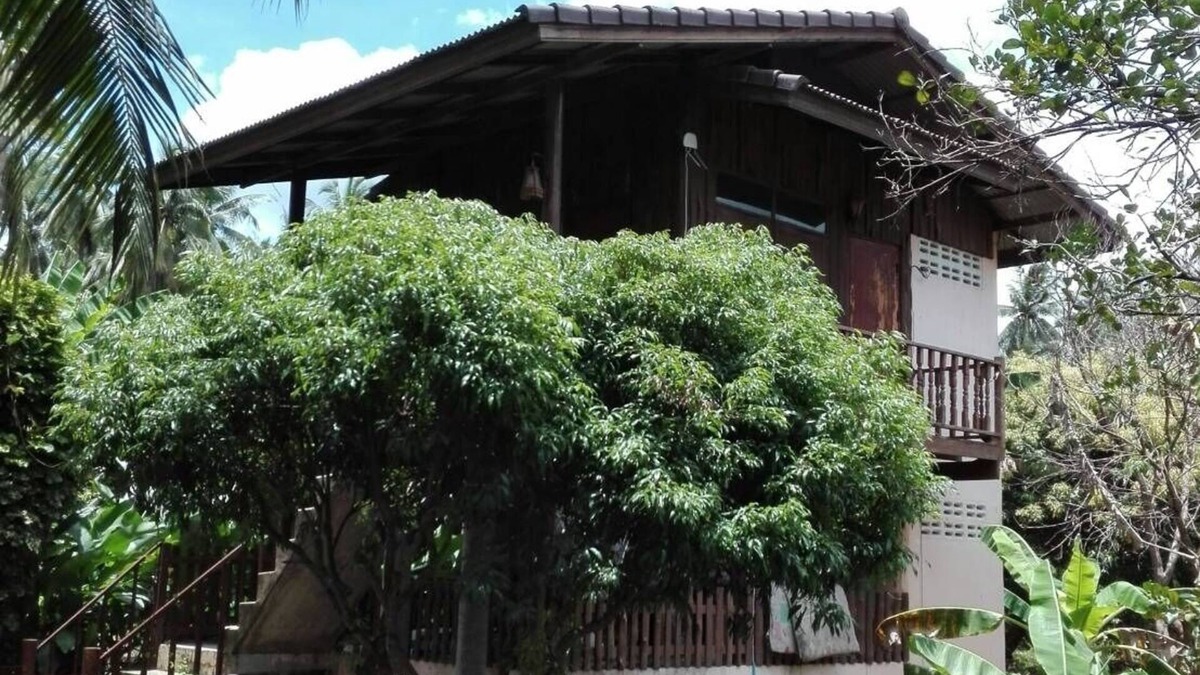 Suan Luang House | Garden Homestay in Ampawa