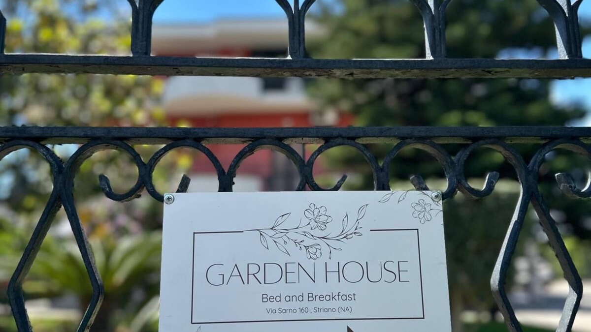 Striano Bed & Breakfast | Garden House B&B - Magnolia - Cozy location for couples and families