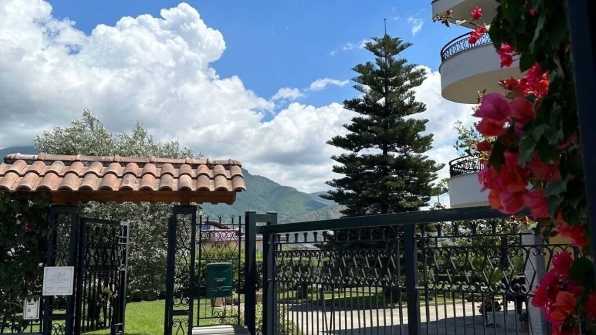 Striano Bed & Breakfast | Garden House B&B - Vesuvius - Cozy accommodation for couples and families