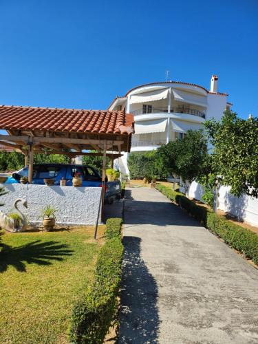 Amarinthos House | Garden House