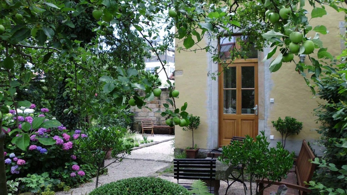 Laubegast House | Garden house in the village of Laubegast with guest garden