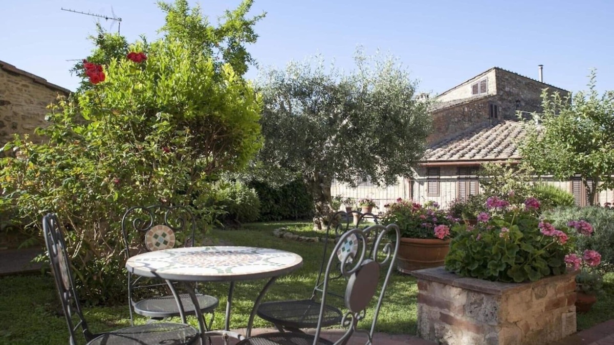 San Gimignano City Centre Apartment | GARDEN HOUSE