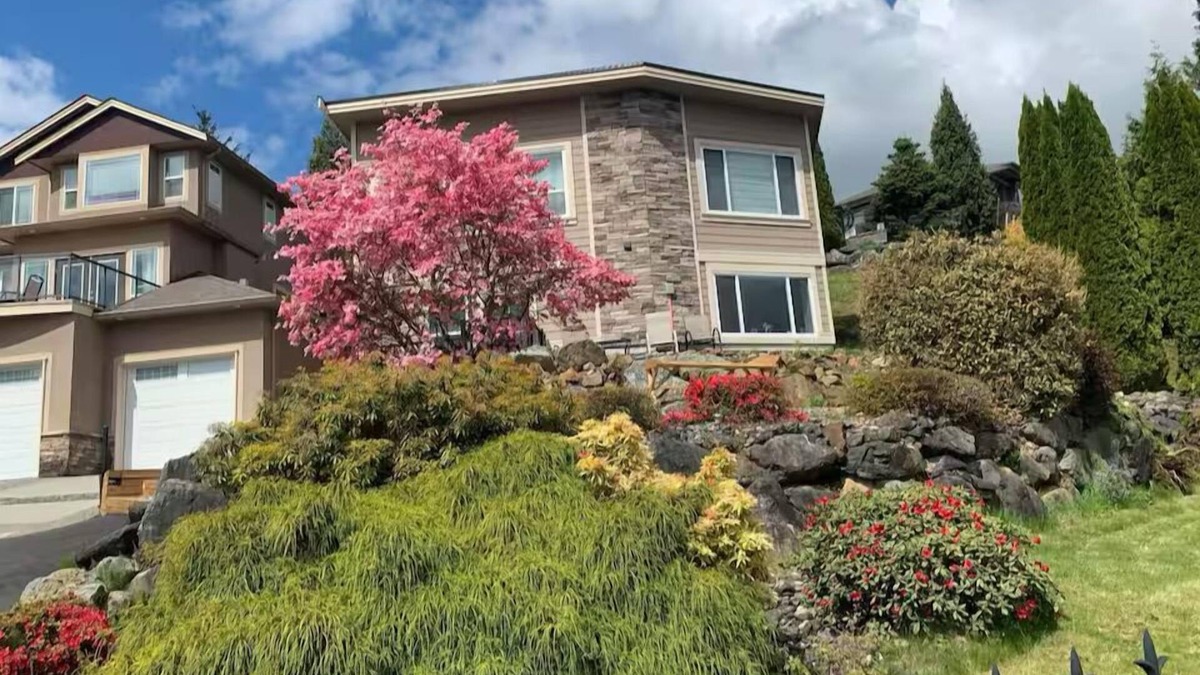 Chilliwack House | Garden House Near Hwy 1, Fishing , Heritage Park, Coliseum , Cultus Lake