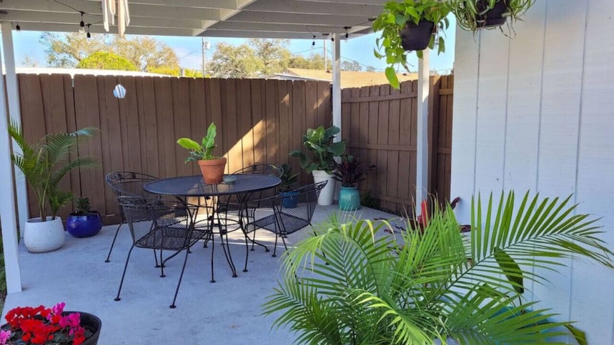 South Bradenton Apartment | Garden House: Relaxing vibes & three miles to IMG