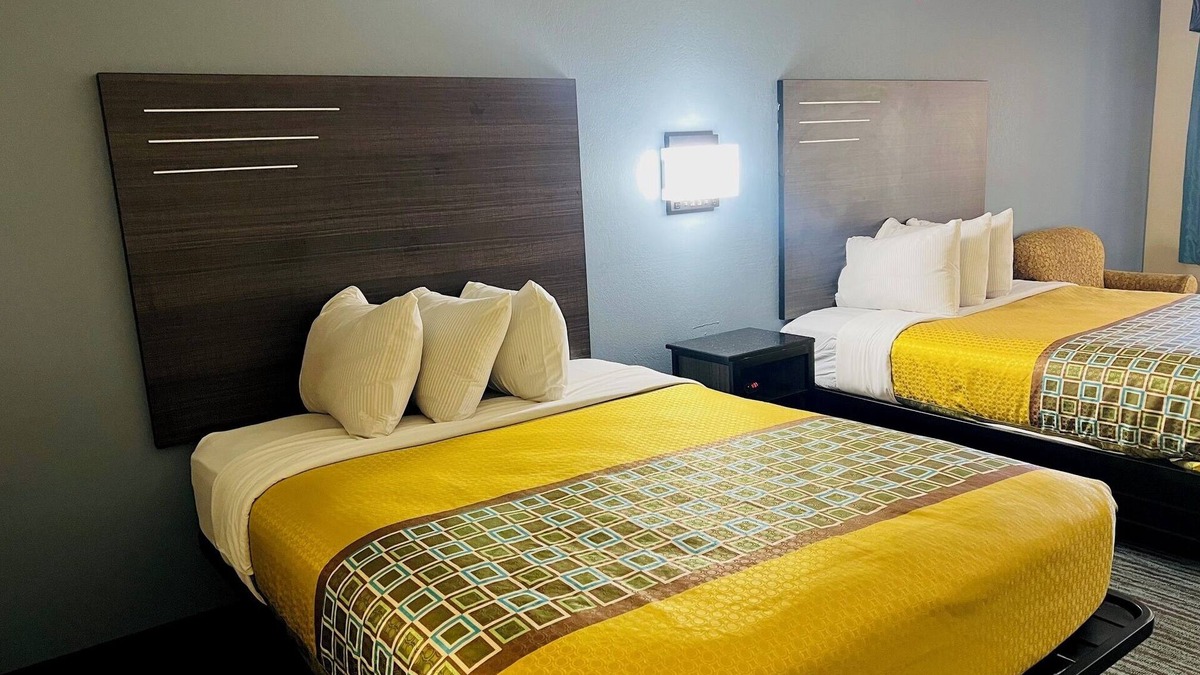 Capital View Hotel | Garden Inn and Suites Little Rock