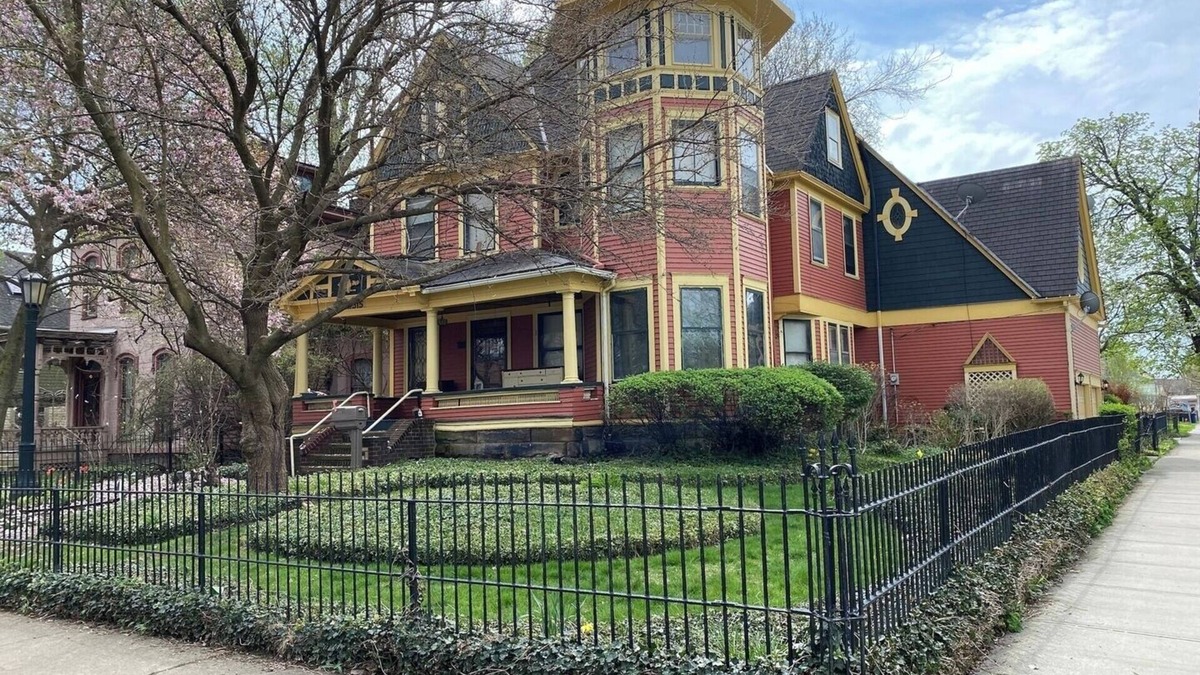 Cleveland Apartment | Garden-level 2BR Pet-friendly Near Downtown