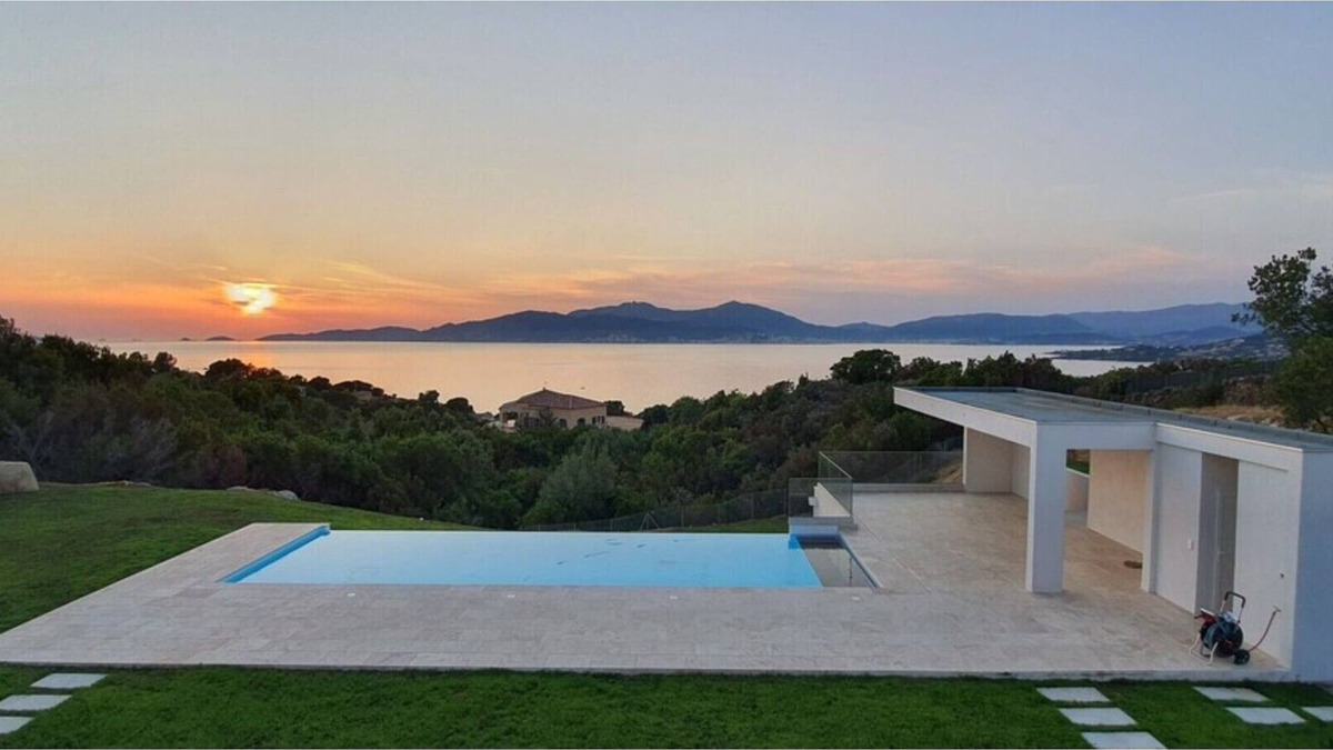 Pietrosella Apartment | Garden level (apartment) - sea view: ★ (official tourist classification)