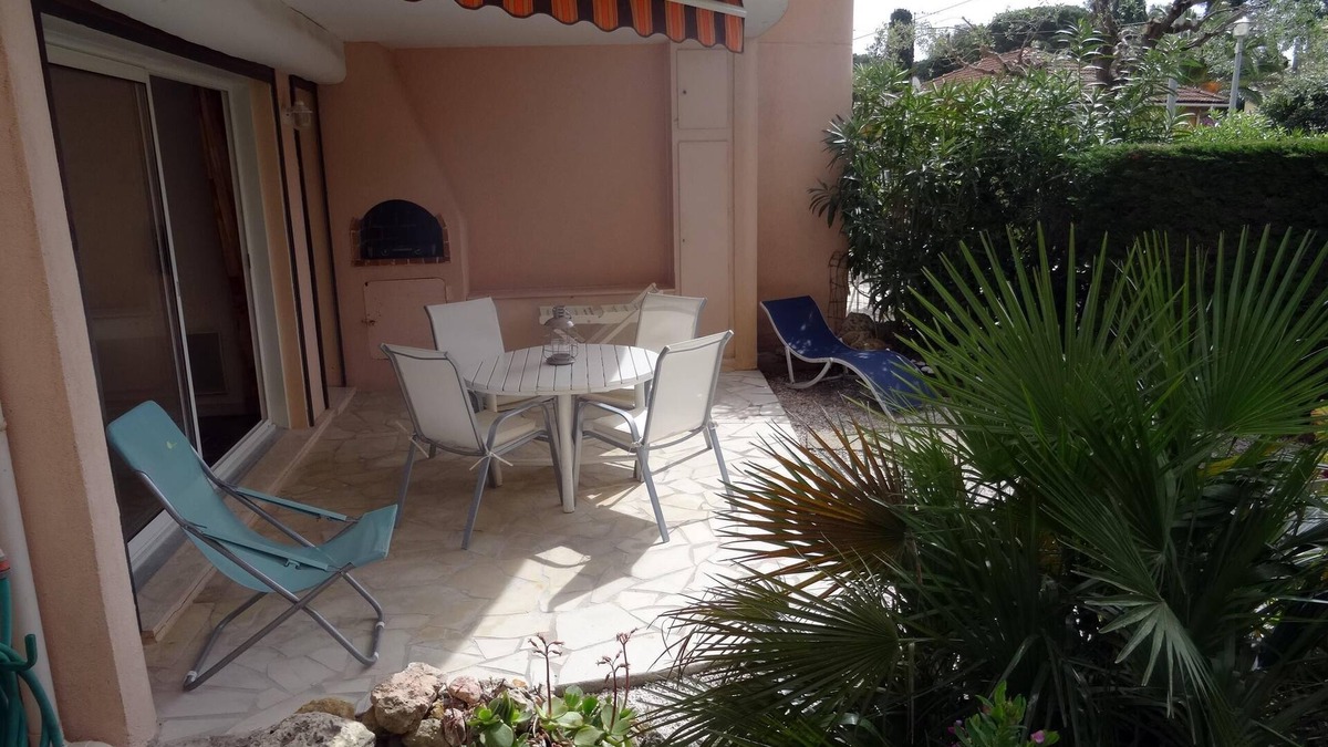 Cavaliere Apartment | Garden level, quiet, 4 people, garden terrace, Wifi, parking, beach 600m