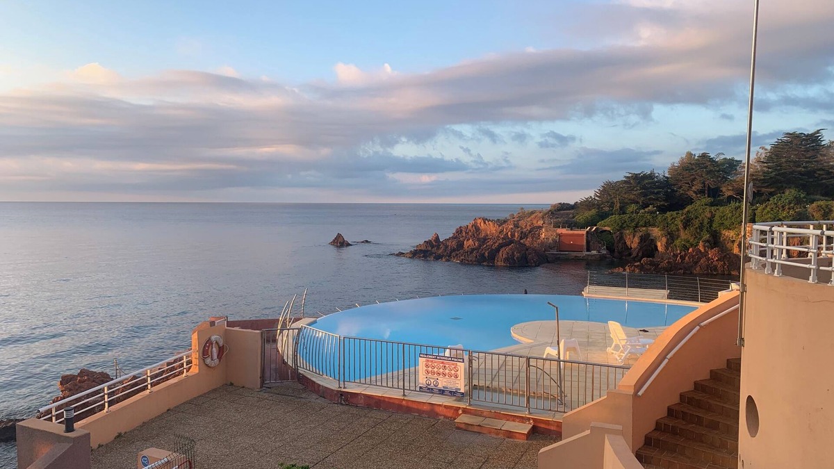 Le Trayas Apartment | Garden level sea view heated swimming pool air conditioning
