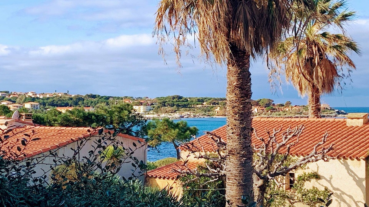 Marine de Saint Ambroggio Apartment | Garden level, sea view, 1-minute walk from a peaceful cove