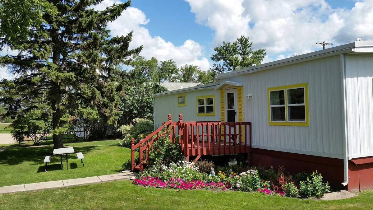 Carrington House | Garden Lodging In A Peaceful Country Farm Setting ~ "Longspur" House