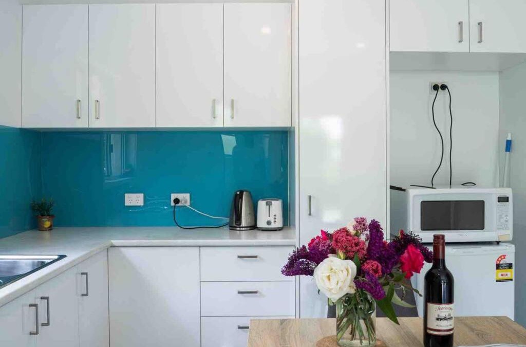 Armidale Apartment | Garden-nestled granny flat between winery and town