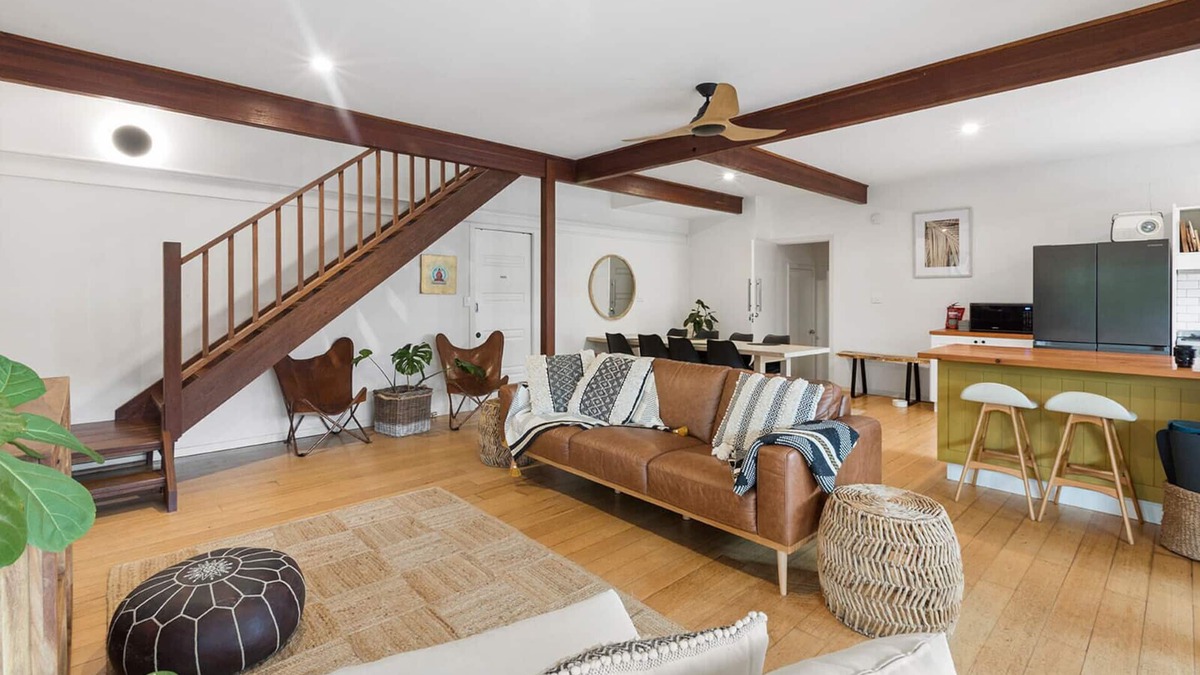 Suffolk Park House | Garden Oasis(2br) 1 minute walk from Tallows beach. Dog friendly.