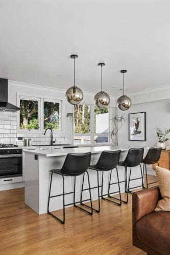 Gisborne Villa | Garden Oasis - 5min walk to CBD