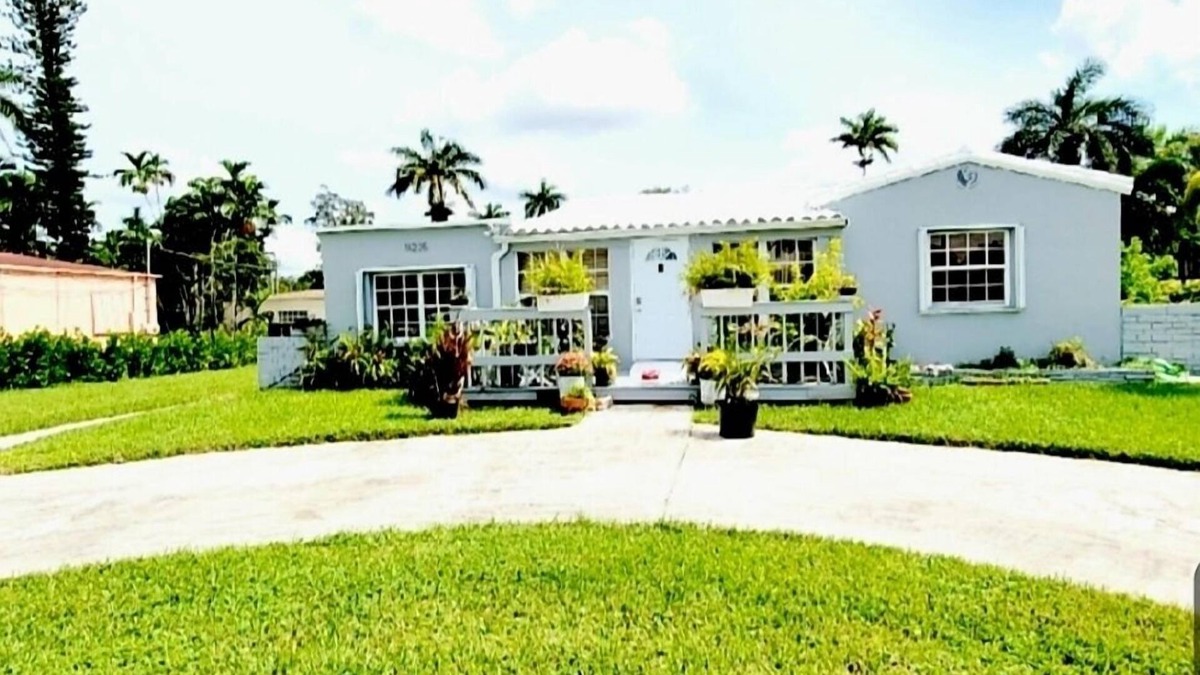 Golden Glades House | GARDEN PLACE MIAMI