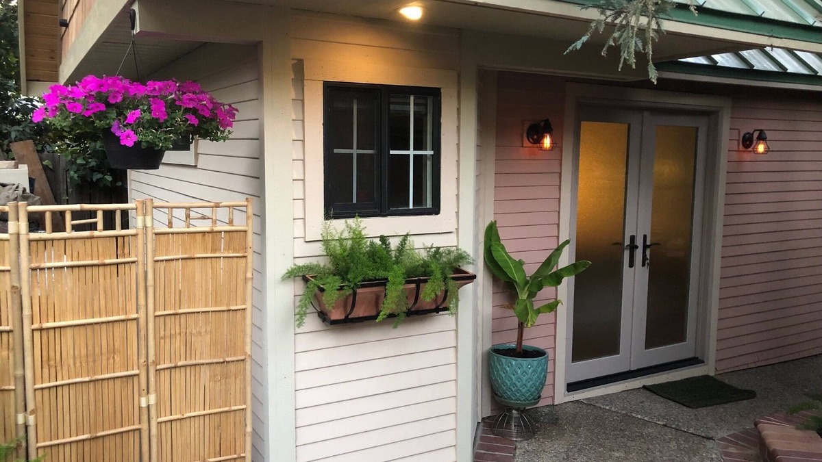 Central Davis Cottage | Garden Retreat! Central Davis