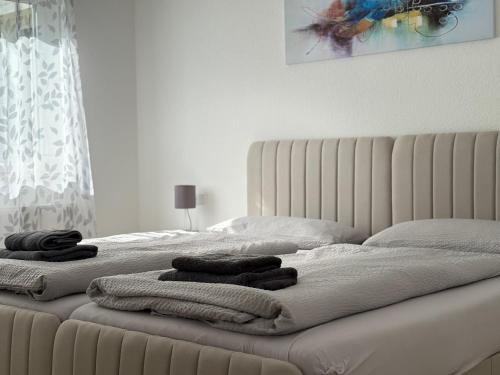 Weißbach Apartment | Garden Retreat - Küche - Bad - Garten