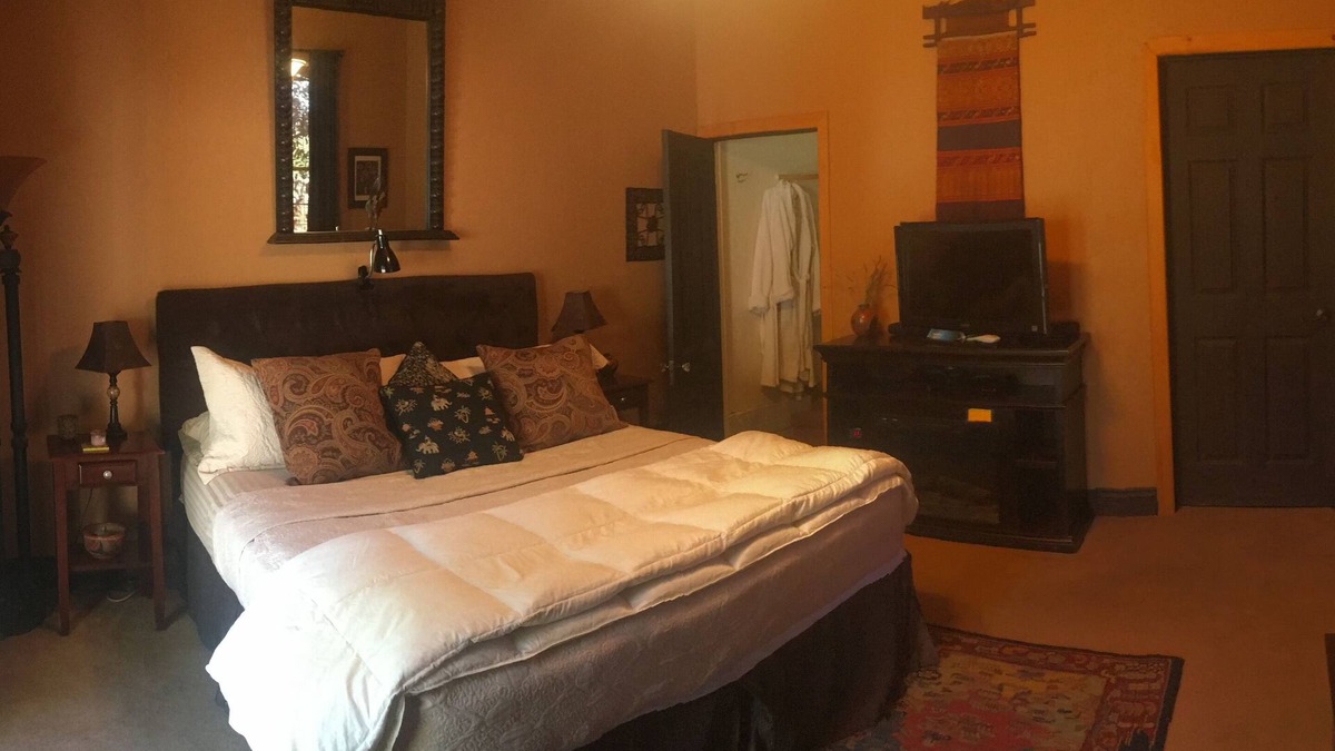 Weaverville House | Garden Room 2 pp King Bed in the Carriage House very private