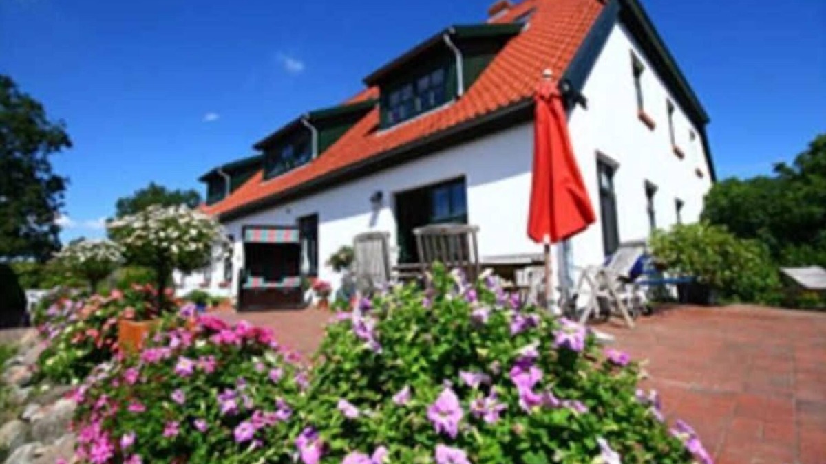 Rugen Island Apartment | Garden Room - Manor House Ketelshagen - romantic, quiet location