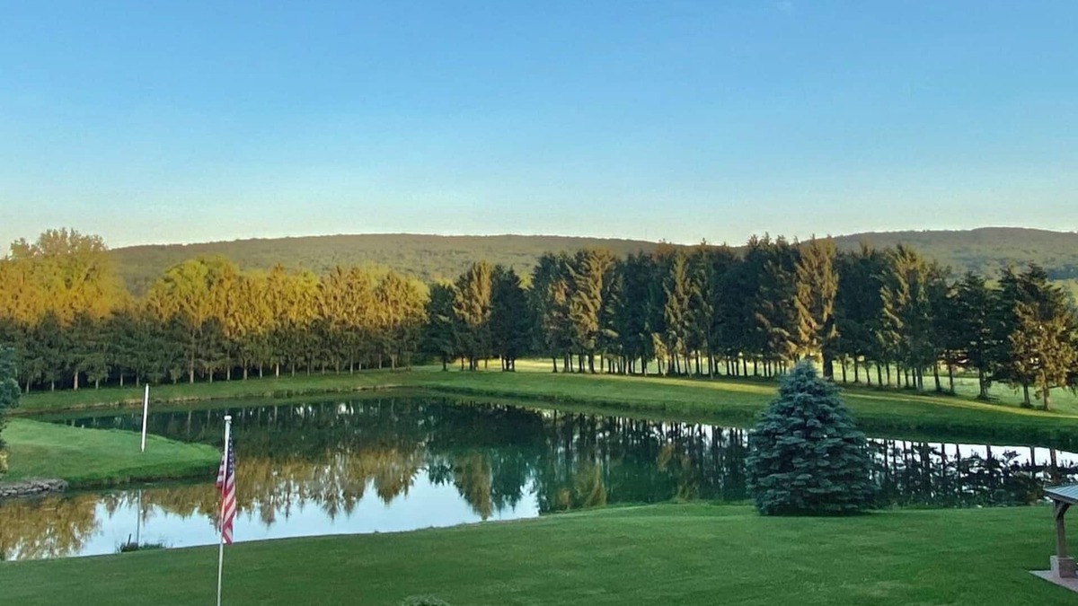 Baraboo Resort | Garden Room near Devils lake and Wisconsin Dells