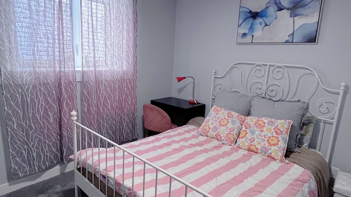 Citadel House | Garden room &shared bathroom close LRT&UC free parking