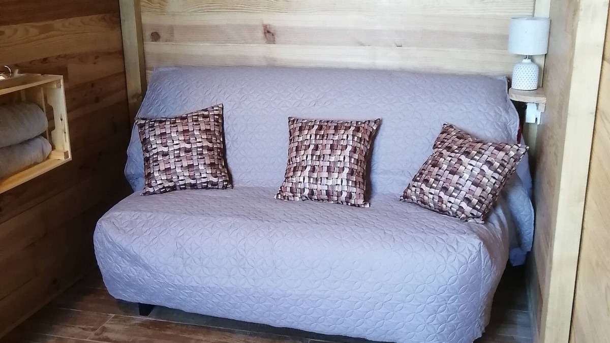 Chatuzange-le-Goubet Apartment | Garden shed