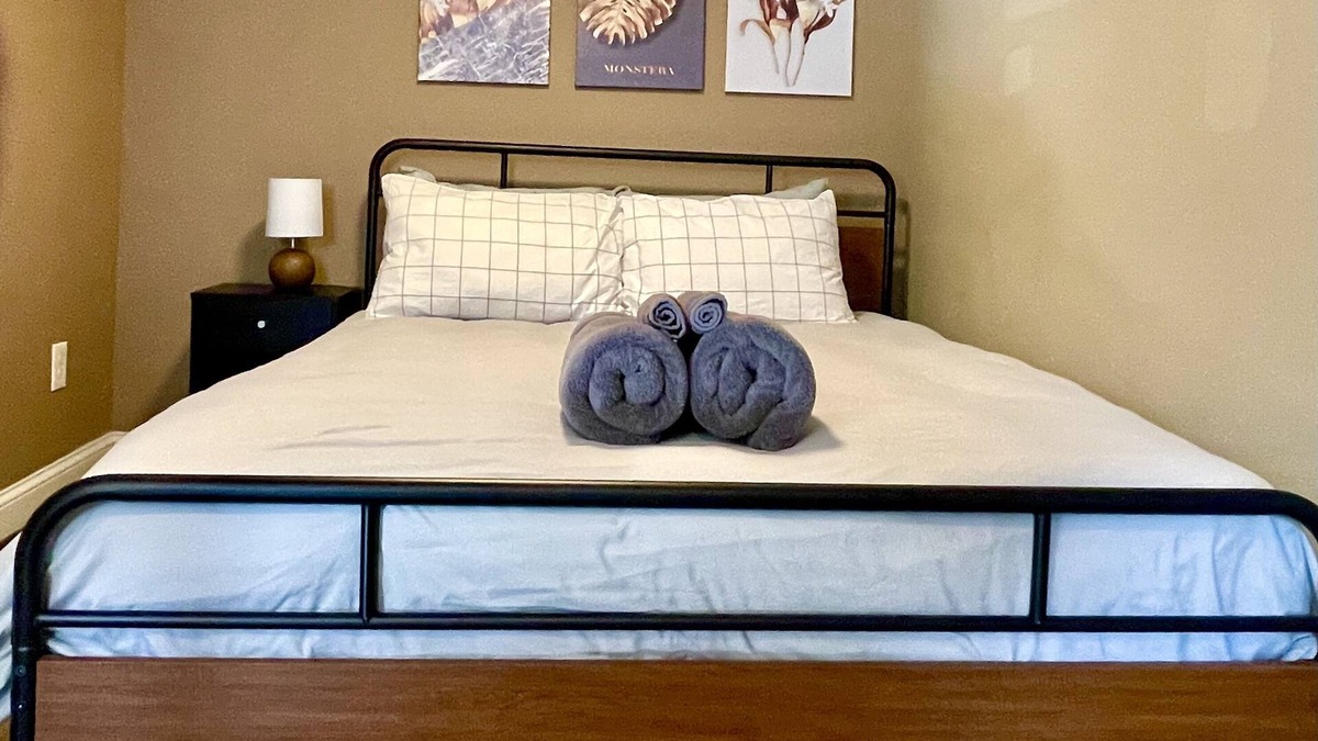 Medford Apartment | Garden Studio, access to I-93 to Airport, Tufts U, Hiking & Chevalier Theater.