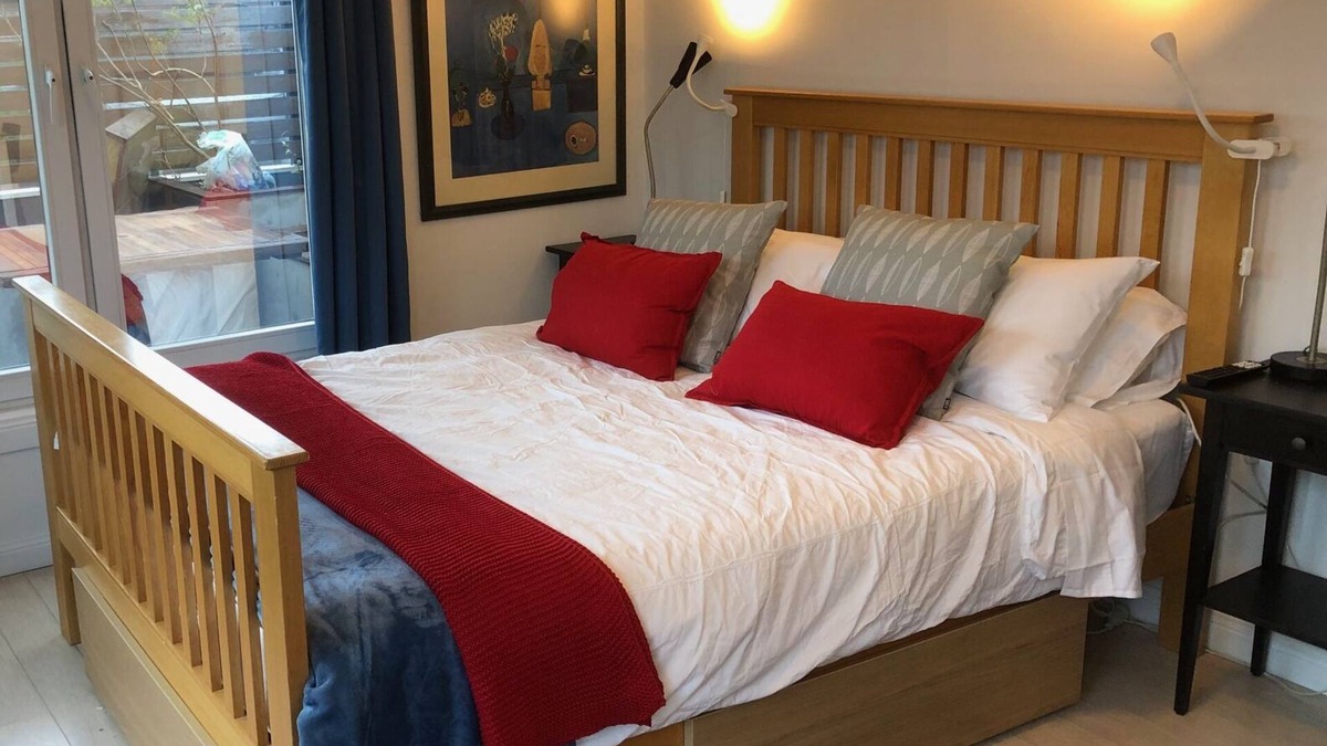 Newport Apartment | Garden Studio - Top Location, 1 min walk to train, shops, cafes & bars. n