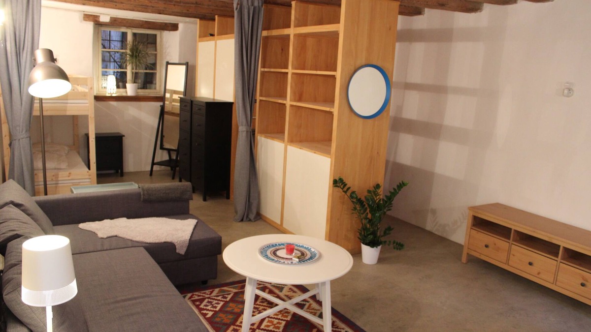 Horgen District Apartment | Garden suite located near lake, train station, shops and restaurants
