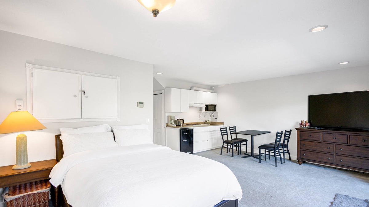 West Point Grey House | Garden Suite near Jericho Beach