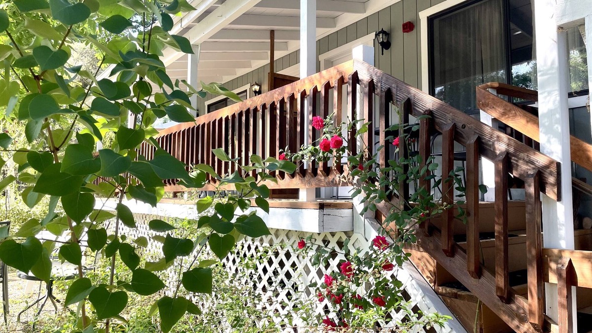 Ahwahnee Cabin | Garden Suite - Sierra Mountain Lodge