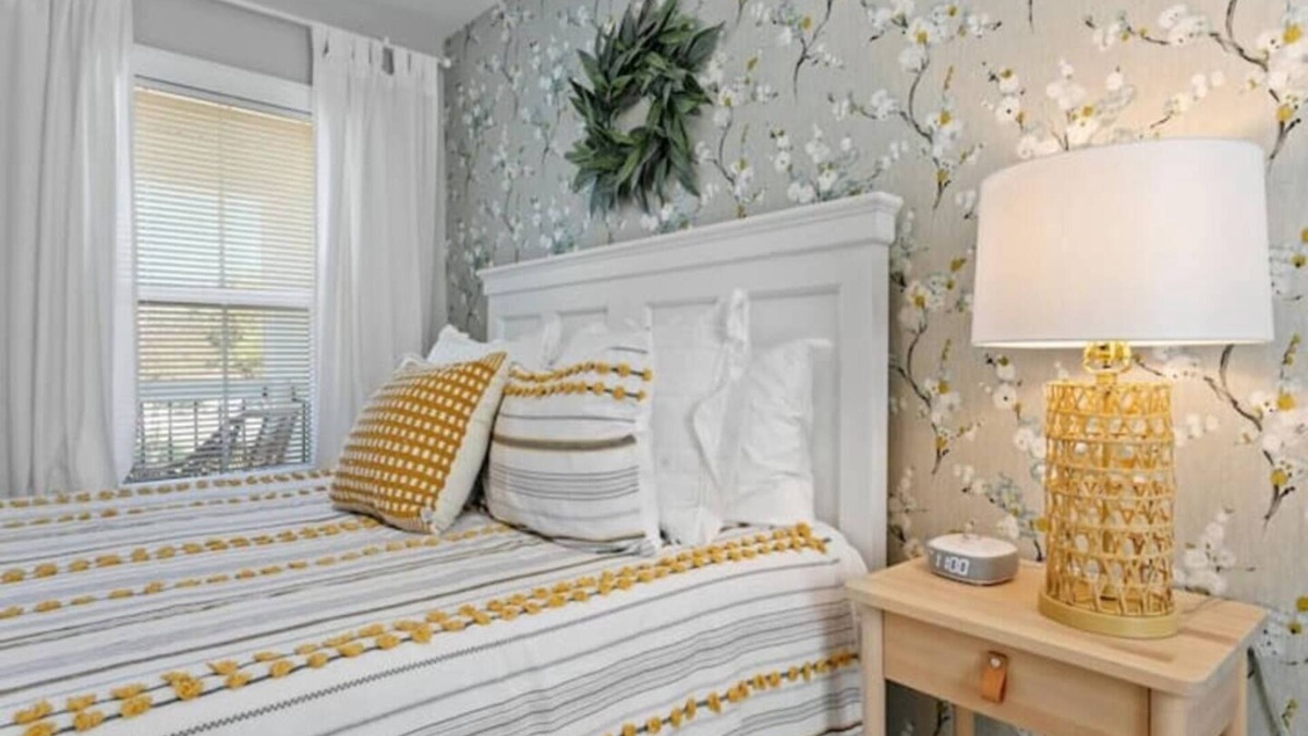 Downtown Apartment | Garden Townhouse Apt. w/balcony
