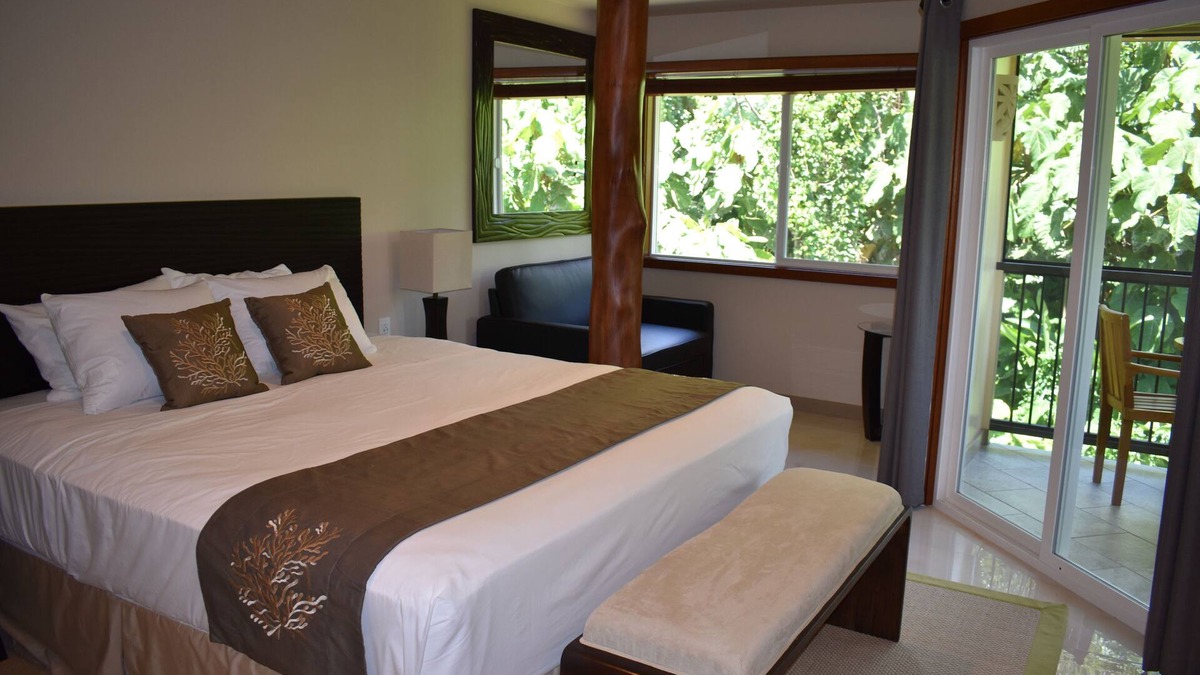 Keaukaha Hotel | Garden View Room - Oceanfront Hilo Beach House Inn